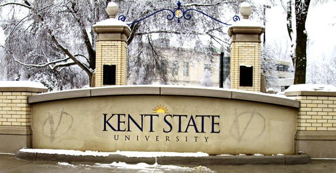 The Kent State sign at the intersection of Main and Lincoln streets was reported vandalized Wednesday evening. Photo by Jackie Friedman