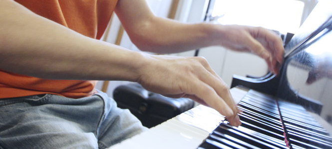 Senior pianist Richard Jeric plays his musical thesis Tuesday. It took Jeric over 9 months to perfect the piece. Photo by Thomas Song.