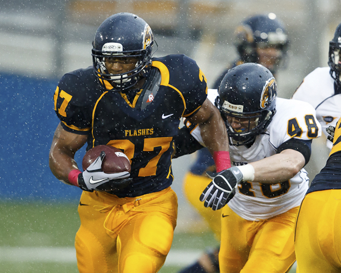 Senior running back Lamar Washington outruns a Gold team defender in Saturday's spring game. Washington finished with 66 rushing yards in the Blue team's 6-0 win. Photo by Matthew Bliss.