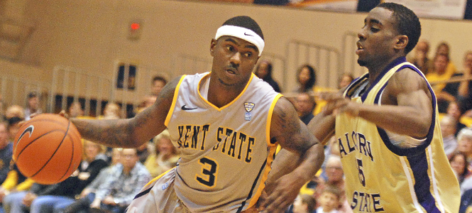 Junior guard Randal Holt carries the ball towards the hoop on Saturday, Nov. 19 against Alcorn State. The Flashes beat the Braves 77-58. Photo by Matt Hafley.