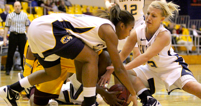 Freshmen Josey Hull and Melanee Stubbs both go after the ball on January 22. The Flashes beat the Chippewas 67 to 64. Photo by Adrianne Bastas.