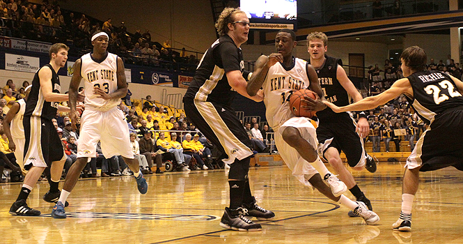 Kent State guard Carlton Guyton makes his way through the Western Michigan defense during the Feb. 4 game at the MAC center. The Flashes won the game 78-77 against the Broncos. Photo by Brian Smith.