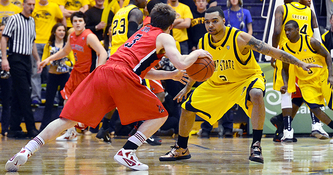 Michael Porrini, senior guard, covers Randy Davis, senior guard, at the game on Feb.11. The Kent State Flashes win against Ball State, 76-55. Photo by Emily Martin.