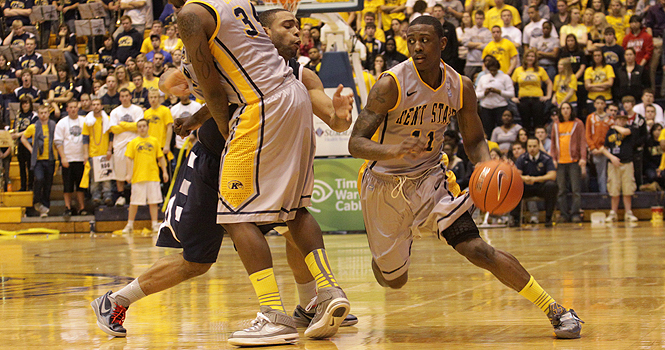 Kent State guard Carlton Guyton runs past Akron players during the March 2 game in the MAC center. The Flashes lost the game against Akron 61-55. Photo by Brian Smith.