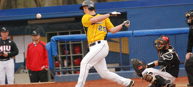 Sophomore outfielder Troy Summers hits a foul ball March 25.. Photo by Grace Jelinek.