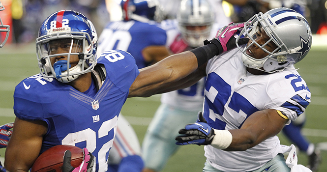 New York Giants punt returner Rueben Randle (82) stiff arms Dallas Cowboys strong safety Eric Frampton (27) in the third quarter at Cowboys Stadium in Arlington, Texas, Sunday, October 28, 2012. The Giants defeated the Cowboys, 29-24. (Ron Jenkins/Fort Worth Star-Telegram/MCT)