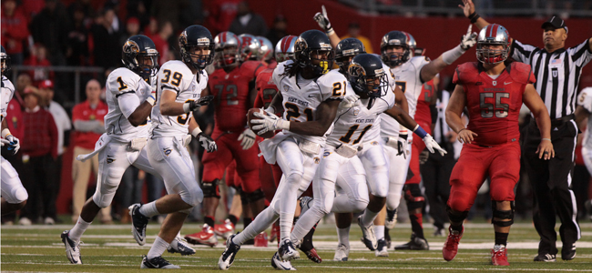 Sidney Sauter recovers a fumbled ball from Rutgers on Oct. 29 in Piscataway, NJ. Kent State upset the Rutgers homecoming game 35-23. Photo by Brian Smith.