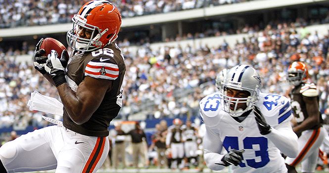 Cleveland Browns tight end Benjamin Watson (82) catches a first quarter touchdown pass in front of Dallas Cowboys free safety Gerald Sensabaugh (43) at Cowboys Stadium Sunday, November 18, 2012, in Arlington, Texas. The Dallas Cowboys defeated the Cleveland Browns, 23-20 in overtime. (Ron Jenkins/Fort Worth Star-Telegram/MCT)