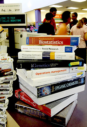 Textbooks at the University of Texas at Dallas bookstore in Irving, Texas, August 10, 2006. Costs for books, supplies and more have soared, the College Board says. (Natalie Caudill/Dallas Morning News/MCT).