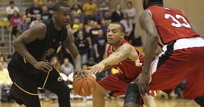 Senior guard Randal Holt dribbles the ball on Feb. 13. Kent State won against Miami 87-70. Photo by CHLOE HACKATHORN.