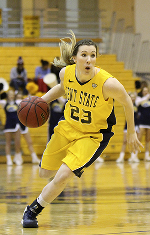 Sophomore Guard Jamie Hutcheson dribbles down the court Saturday, Feb. 23, in the M.A.C.C. Center. Kent State University fell to Akron with a final score of 71-77. Photo by Yolanda Li.