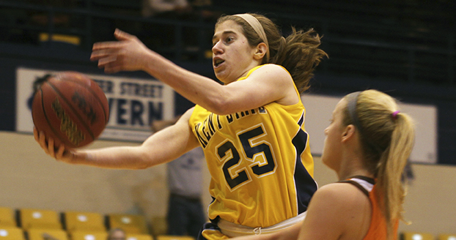 Freshman guard Rachel Mendelsohn drives the ball towards the basket during Kent State's home game against Bowling Green on March 6. Kent lost the game 51-43. Photo by Melanie Nesteruk.