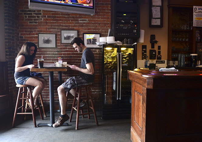 Hailey Wilcox and Joe Sarko enjoy lunch at Ray's Place on April 10. Photo by Jenna Watson.