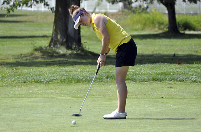 Junior Erin Hawe putts for Kent State on August 31, 2012. Photo courtesy of KSU Athletics.