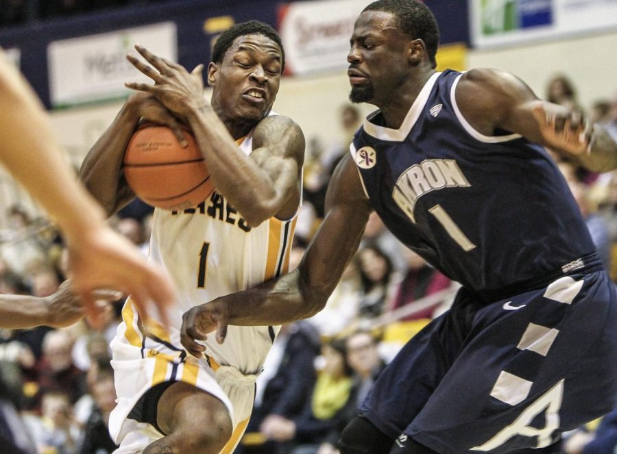 Junior guard Kris Brewer catches and drives the ball during the winning game against the University of Akron, Saturday, Feb. 1, 2014, at the MACC, with a final score of 60-57.