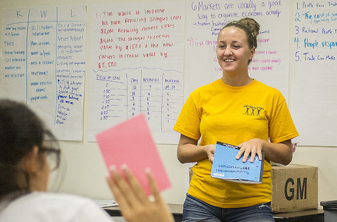 Supplemental Instruction leader Maggie Evans asks students questions for a review quiz on biology and postulates in the Schwartz Center on Tuesday, Sept. 9, 2014.