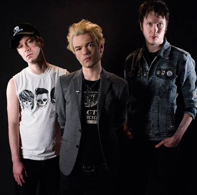 Photo courtesy of Deryck Whibley, Sum 41