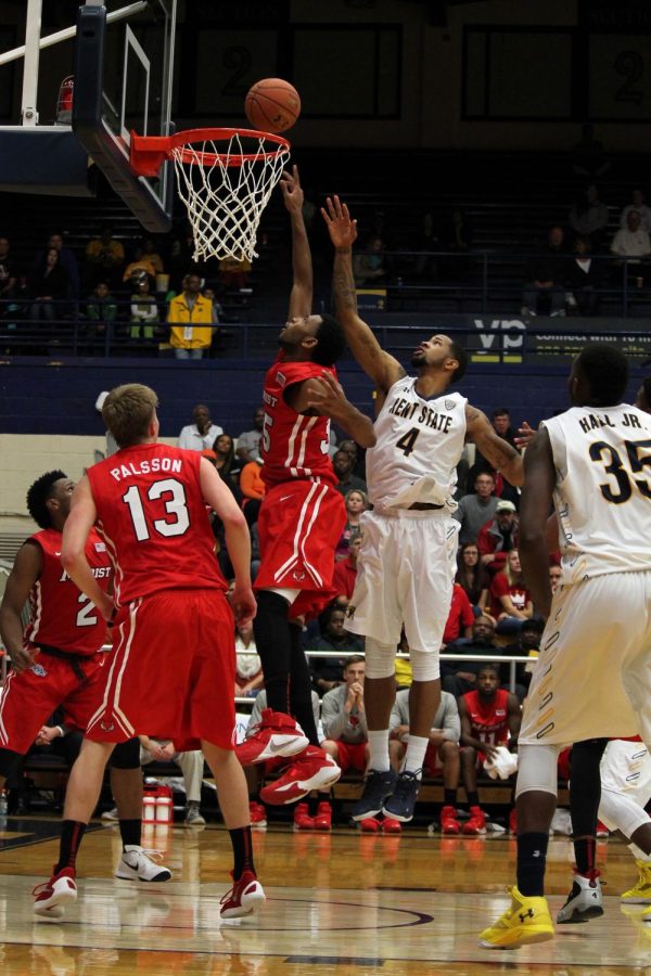 Marist player tries to block senior forward Chris Ortiz from scoring a basket on Saturday Nov. 21, 2015.