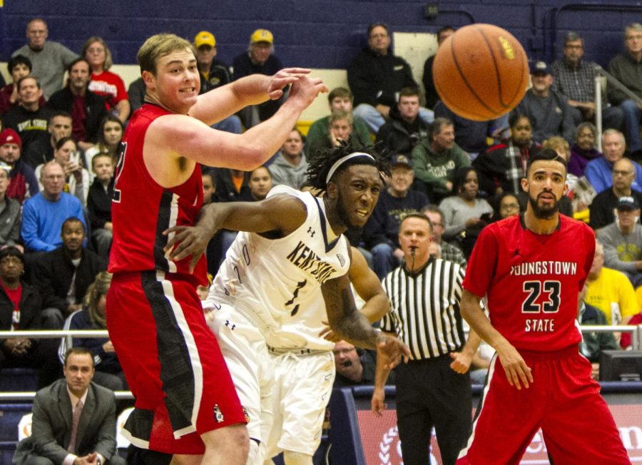 Kent State senior guard Xavier Pollard fights with Youngstown defenders for the loose ball during the Kent State vs Youngstown game on Nov. 14, 2015. The Golden Flashes won 79-70 to take their home opener.