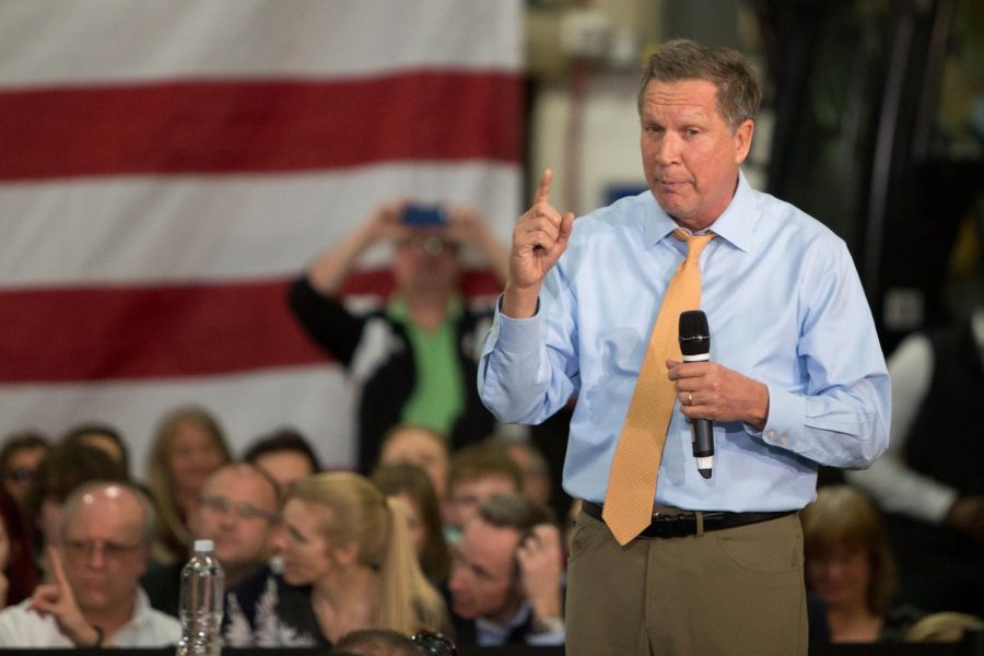 Ohio Governor John Kasich talks to supporters at a rally at the Ohio CAT Headquarters on Tuesday, March 8, 2016 during his campaign for president.