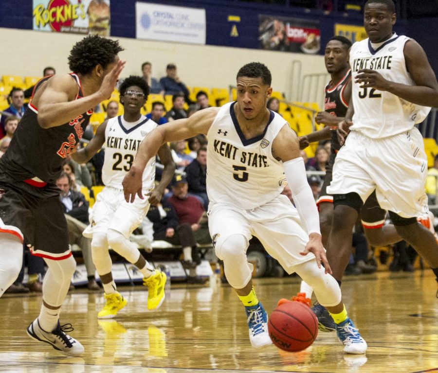 Redshirt junior Kellon Thomas drives to the basket during the second half against Bowling Green on Tuesday, March 1, 2016 at the MAC Center. Kent State won on Senior Night, 70-54.