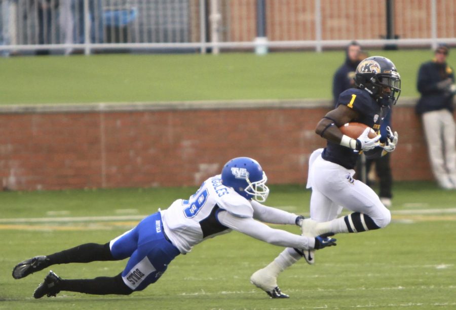 Senior runningback Dri Archer runs the ball against the Buffalo Bulls on Oct. 26, 2013. The Golden Flashes lost 41-21.