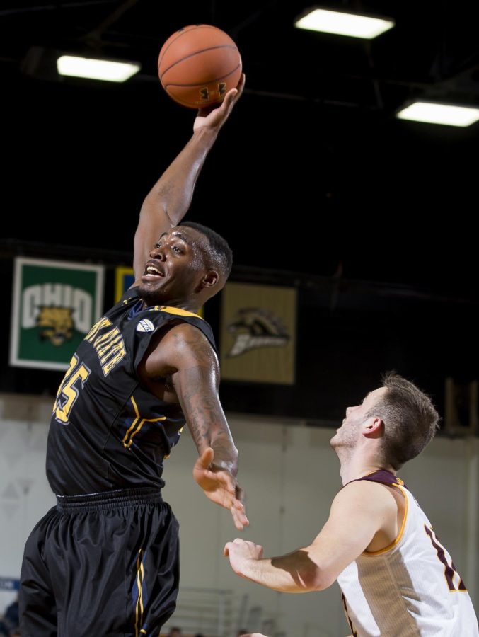 Kent State senior forward Jimmy Hall catches an inbound pass over Central Michigan University redshirt junior guard Josh Kozinski at the M.A.C. Center on Saturday, Jan. 28, 2017. Kent State lost 98-105 in overtime.