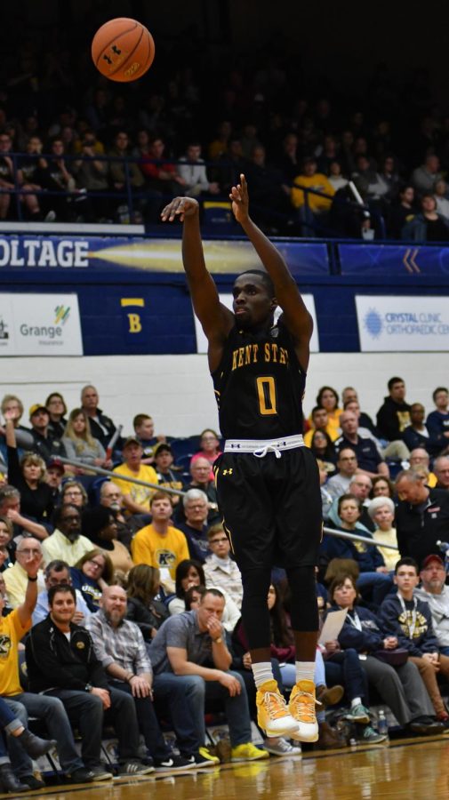 Sophomore Jalen Avery makes a three point shot against Toledo University on Saturday, Jan. 21, 2017.