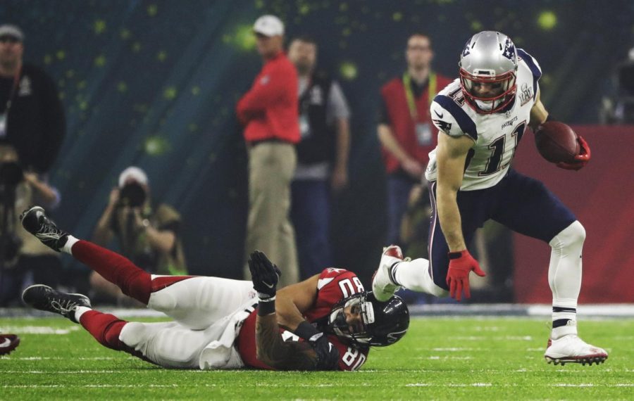 New England Patriots' Julian Edelman breaks away from Atlanta Falcons' Levine Toilolo during the second half of the NFL Super Bowl 51 football game Sunday, Feb. 5, 2017, in Houston. (AP Photo/Tony Gutierrez)