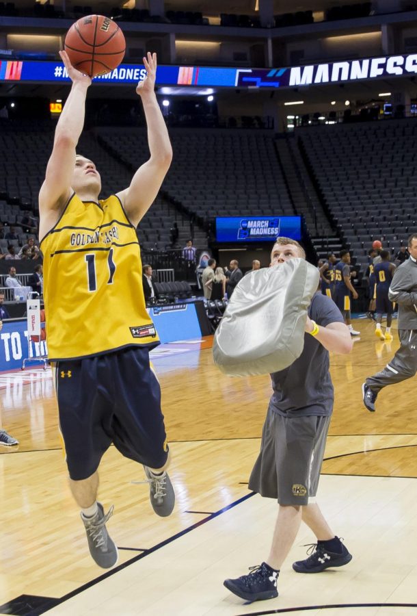 Kent State senior guard Jon Fleming attempts a layup during the Flashes' open practice at Golden 1 Center in Sacramento, California on Thursday, March 16, 2017.