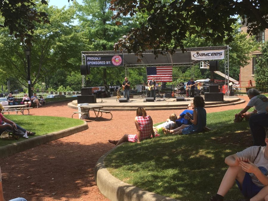 Attendees watch the Juke Hounds perform on Saturday, June 10, 2017.