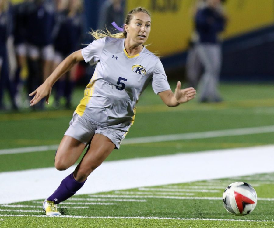 Senior forward Hayden Pascoe runs on a breakaway against the University of Toledo Thursday, Oct. 19, 2017.