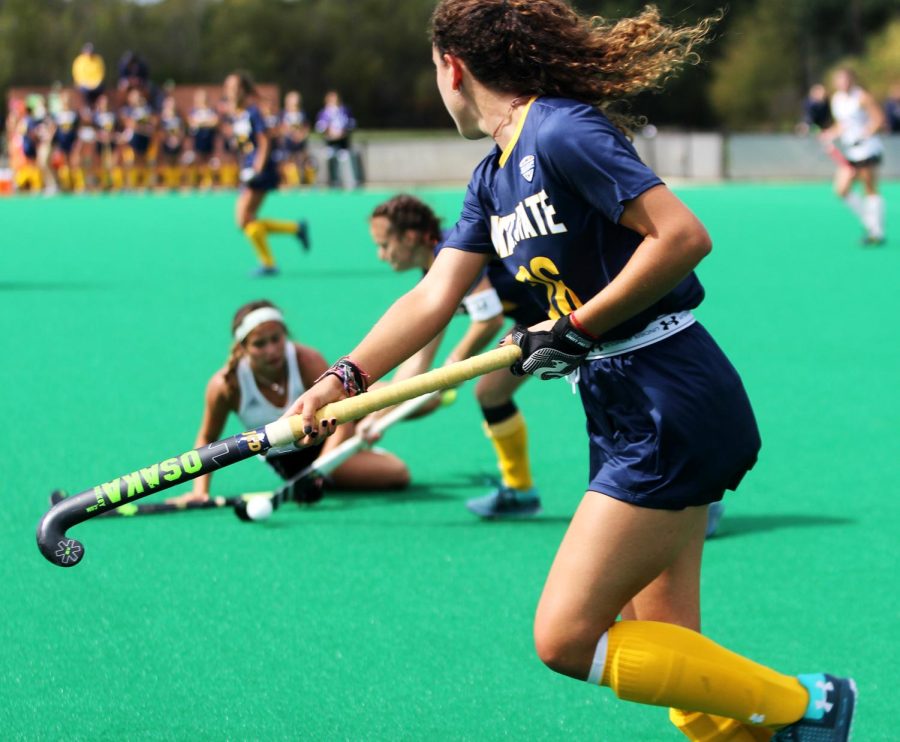 Kent State freshman Clara Rodriguez Seto looks for a pass in the game against Miami University (OH) Sept. 29, 2017. Miami won 1-0.