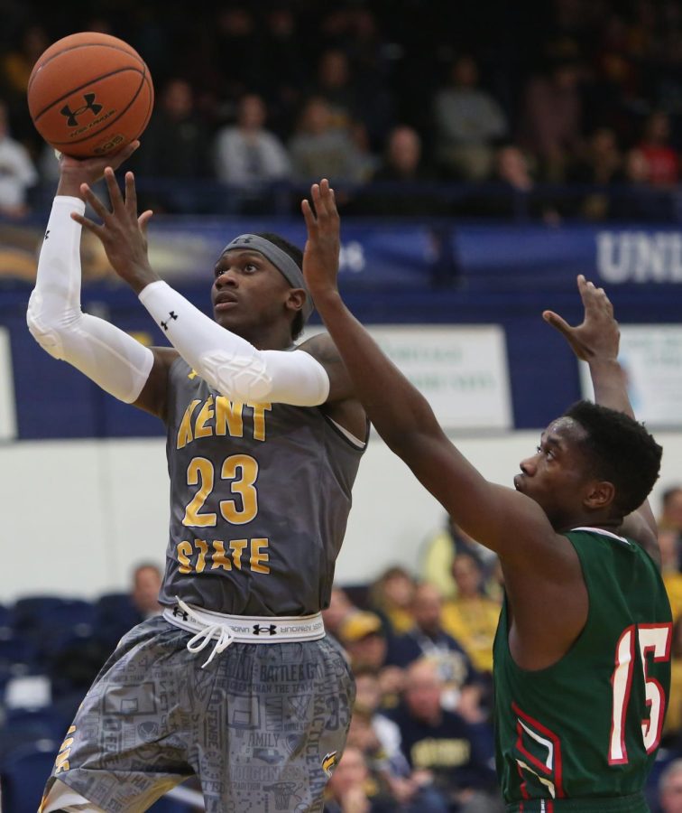 Kent State University junior guard Jaylin Walker goes for a layup against Mississippi Valley State Sunday, Nov. 19, 2017.