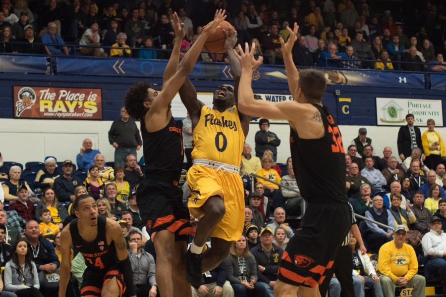 Junior guard Jalen Avery drives for a layup in Kent State's 79-78 win over Oregon State Thursday, Dec. 21, 2017. The victory marks the second straight year the Flashes have beaten a Power 5 opponent. 