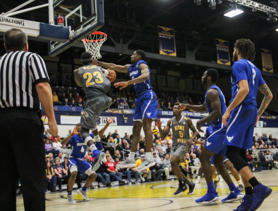 Junior guard Jaylin Walker goes up for a reverse layup during Kent State's 82-79 win over Buffalo Jan. 30, 2018. 