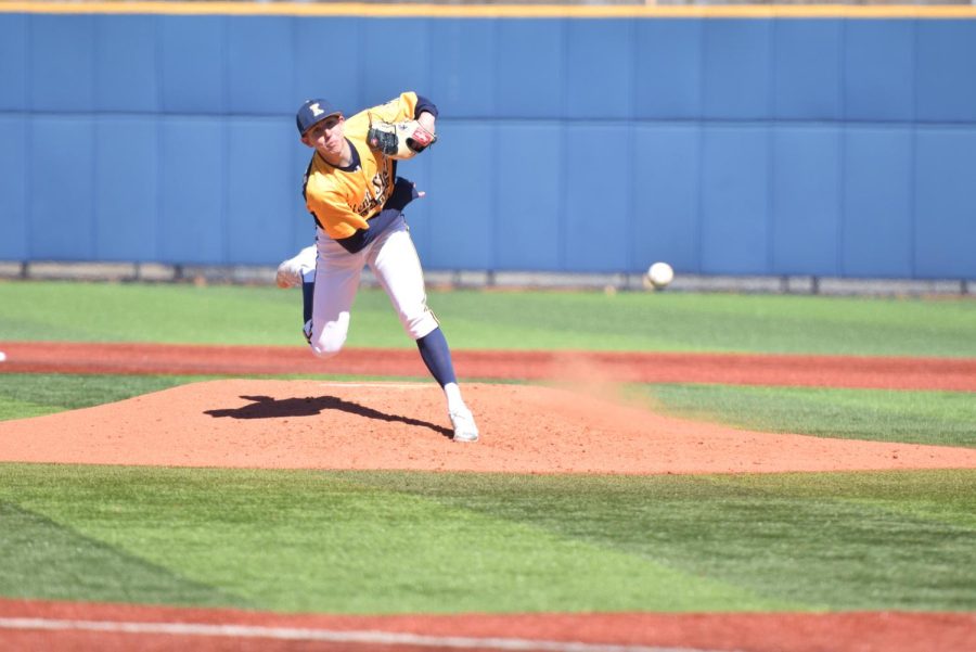 Kent State reliever John Matthews releases a pitch during the Flashes' 7-2 loss to Ball State on March 25, 2018. 