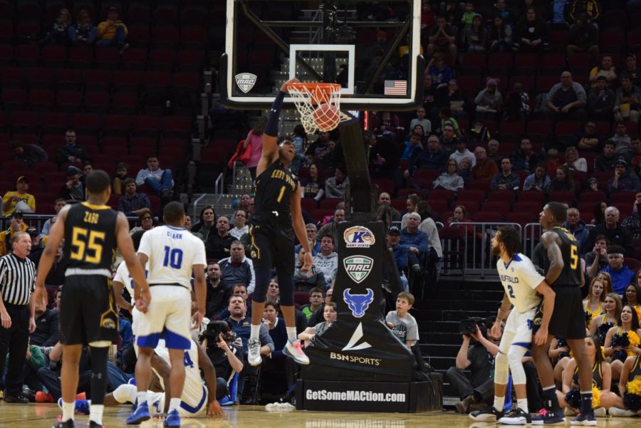 Kent State junior center Adonis De La Rosa dunks during the Flashes' season-ending 78-61 loss to Buffalo in the Mid-American Conference tournament semifinals on March 9, 2018.