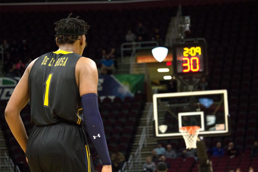 Kent State center Adonis De La Rosa scored 17 points on 13-for-16 free-throw shooting and pulled down 10 rebounds during Kent State's 76-73 MAC tournament quarterfinal win over Ball State.