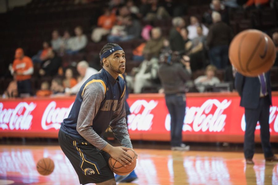 Kent State center Adonis De La Rosa warms up before the Flashes conference matchup against Bowling Green on February 3, 2018. The Flashes lost to Bowling Green 70-62