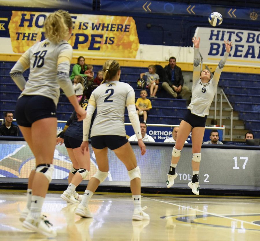 Kent State senior Lexi Mantas sets the ball during a game against Buffalo. Kent State lost 2-3. 