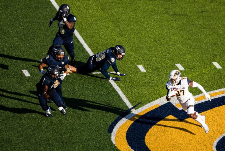 Kent State Wide Receiver Mike Carrigan (87) runs the ball forward with seconds left in the first half of Flashes' matchup against Akron on Saturday. The Flashes lost, 24-23.