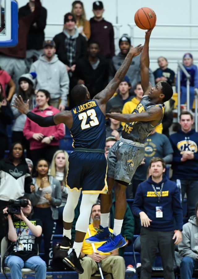 Kent State's Jaylin Walker puts up a shot against Toledo's Willie Jackson in the second half of Tuesday's game at the M.A.C. Center.