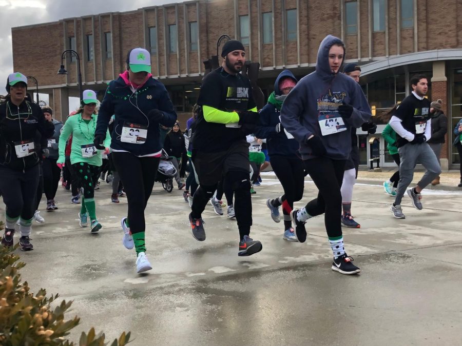 Participants begin the FLASHanthropy 5k on Saturday, March 16.