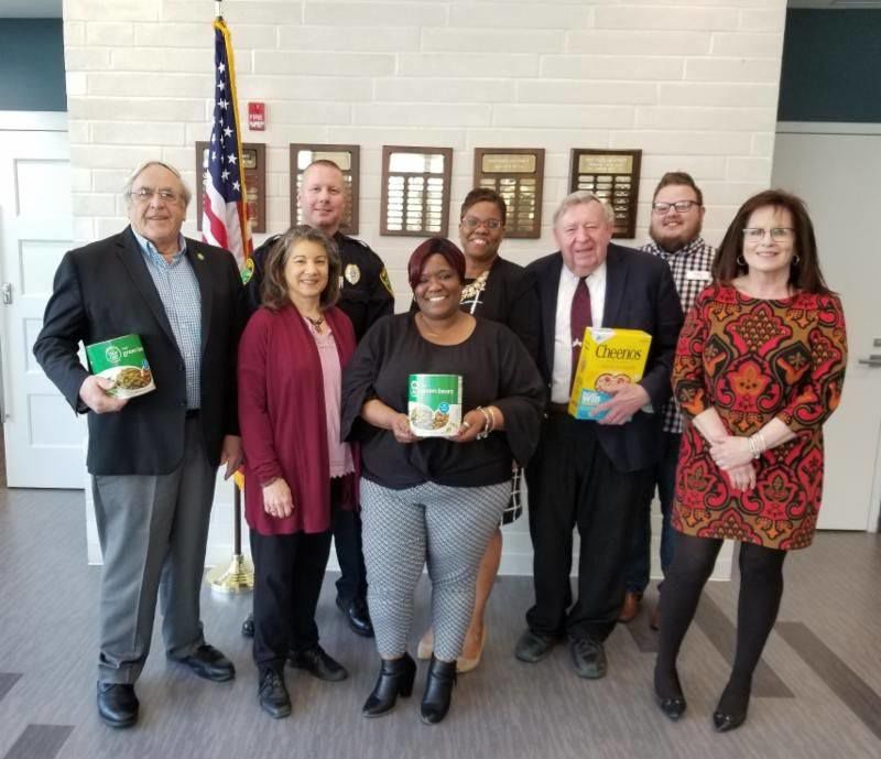 The Center of Hope program manager LaJoyce Harris and Kent Social Services assistant program manager Marquice Seward with Kent Mayor Jerry Fiala and Ravenna Mayor Frank Seman to celebrate the beginning of the hunger challenge competition. 