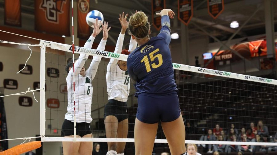 Freshman outside hitter Savannah Matthews plays against Ohio University. Photo courtesy of Kent State Athletics. 