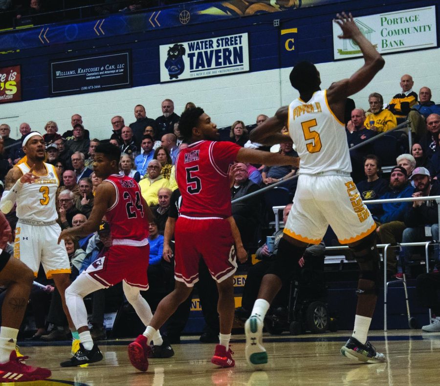 Junior forward Danny Pippen (5) goes to catch a pass from senior guard Troy Simons (3) on Jan. 21, 2020. Simons had a season high of 24 points at the game vs. Miami University on Jan. 14, 2020.