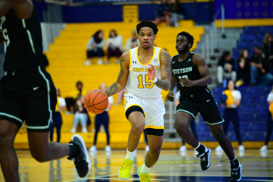 Sophomore guard Anthony Roberts (15) dribbles up the court during Kent State's 77-53 win over Stetson on Nov. 31, 2019. Roberts finished with a game-high 17 points on 7-for-11 shooting.