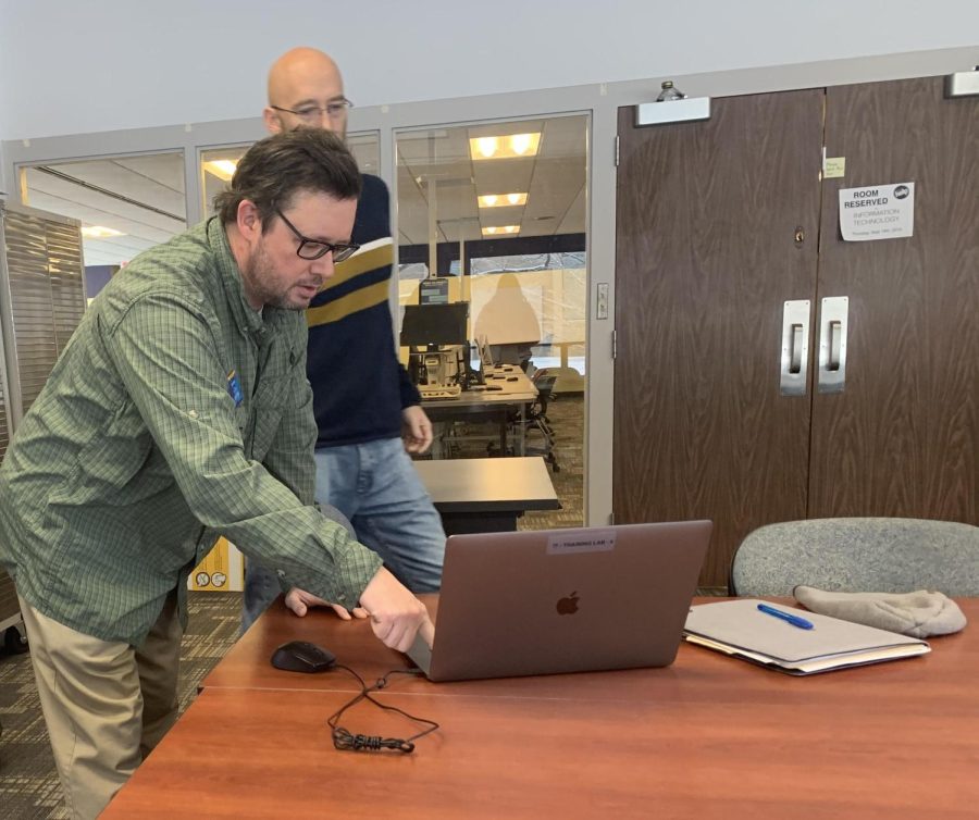 Tom Mahon, manager of information technology, teaches a Blackboard workshop for faculty focusing on tests and assignments. There are various different courses regarding Blackboard in the library, as well as online help.