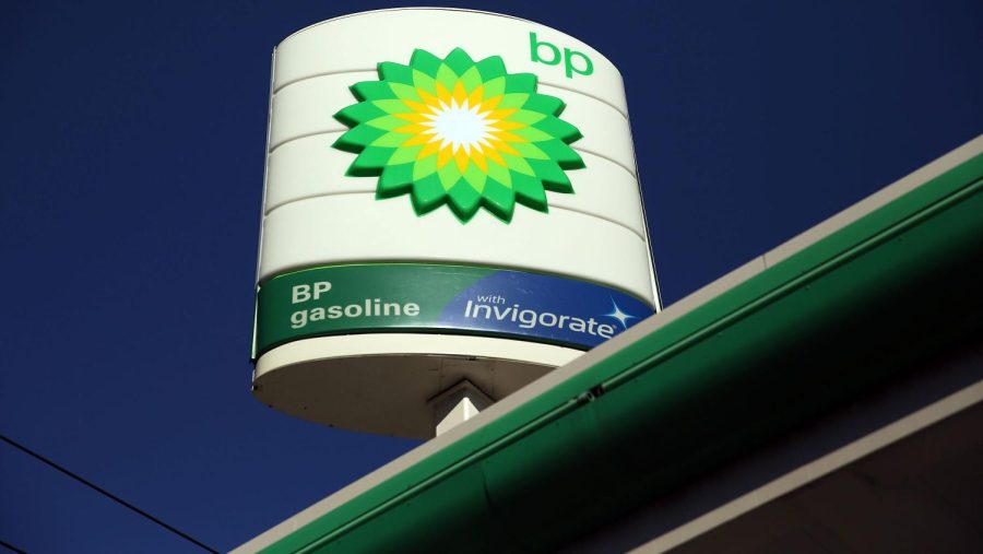 NEW YORK, NY - FEBRUARY 02: A BP sign stands over a gas station in Brooklyn on February 2, 2016 in New York City. The oil industry giant reported on Tuesday a $3.3 billion fourth-quarter loss as oil prices continue to fall globally. (Photo by Spencer Platt/Getty Images)